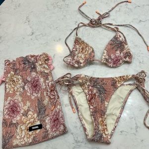 Triangl string bikini floral EUC